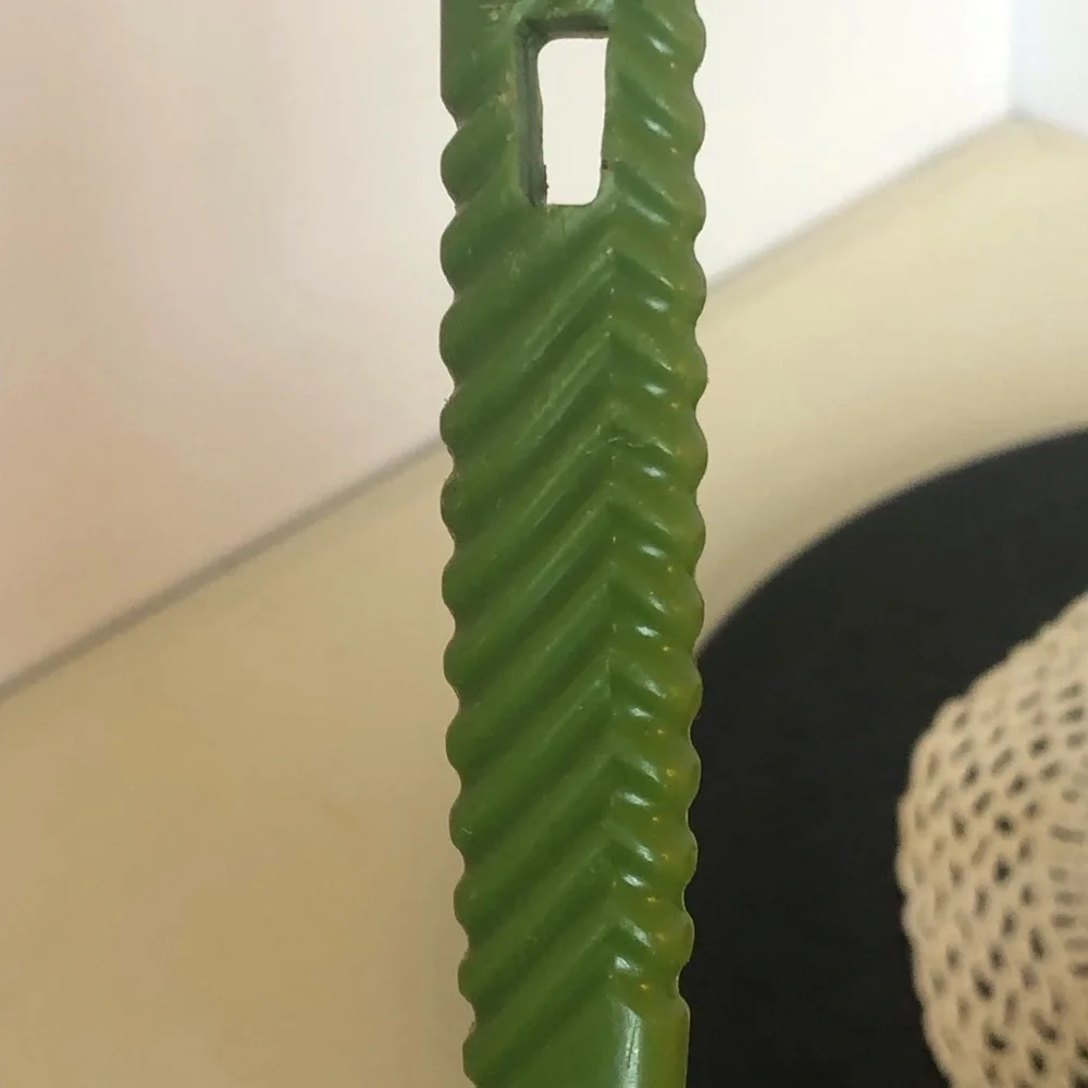 Vintage 1970s Avocado Green Potato Masher & Plastic Over-the-Glass Juicer  USA